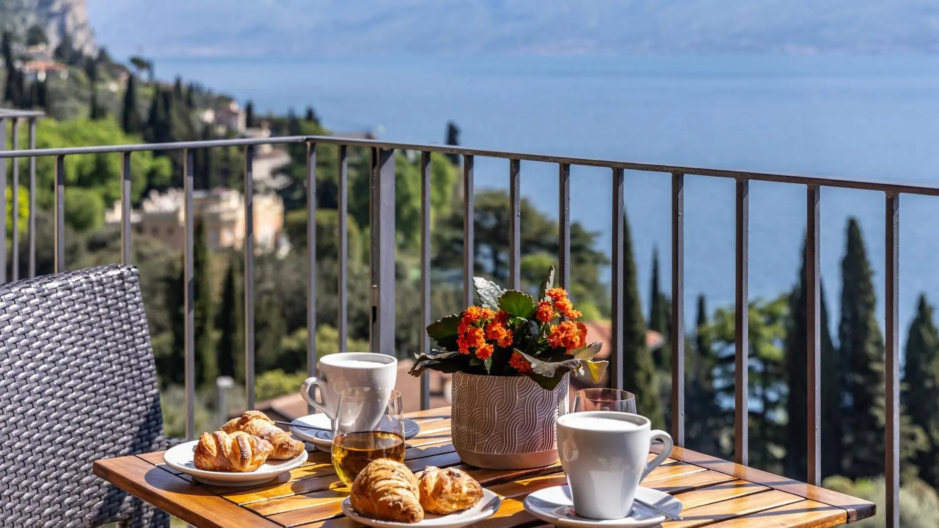 Hotel Meandro - Lake View Gargnano