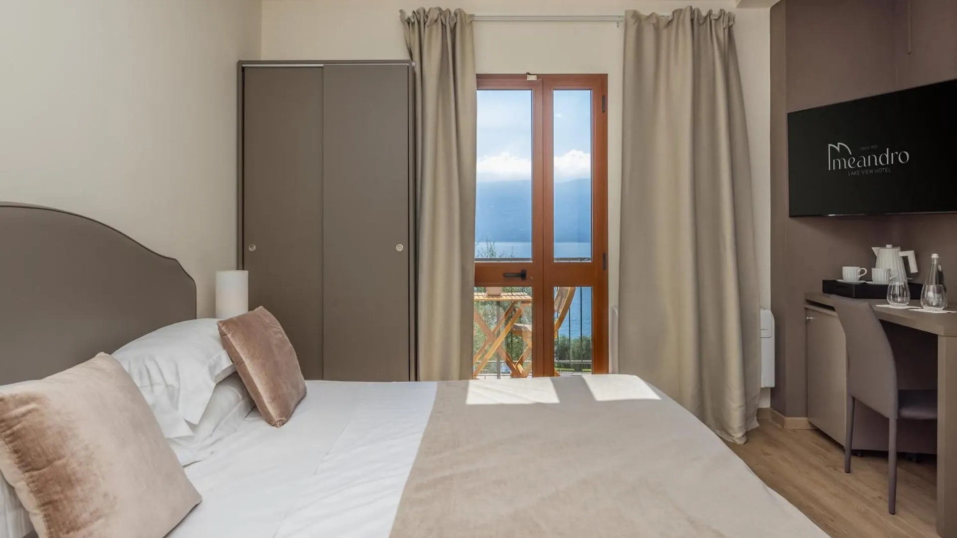 Hotel Meandro - Lake View Gargnano