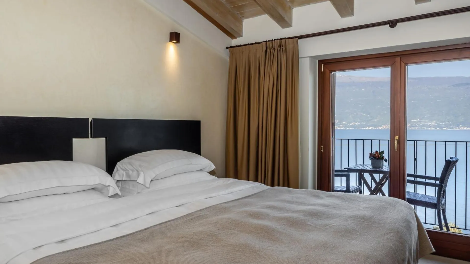 Hotel Meandro - Lake View Gargnano 4*,